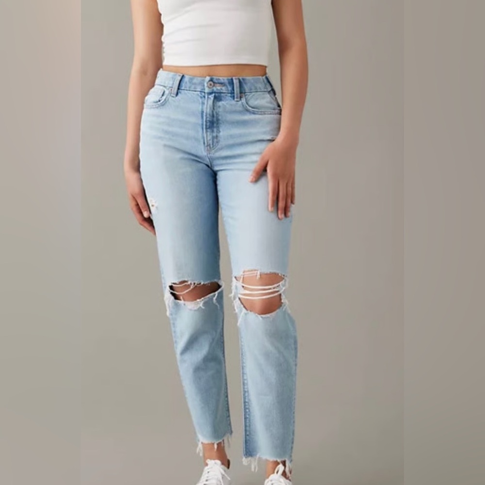 American Eagle Outfitters Curvy Mom High Rise Jeans. Distressed. Women size 14s